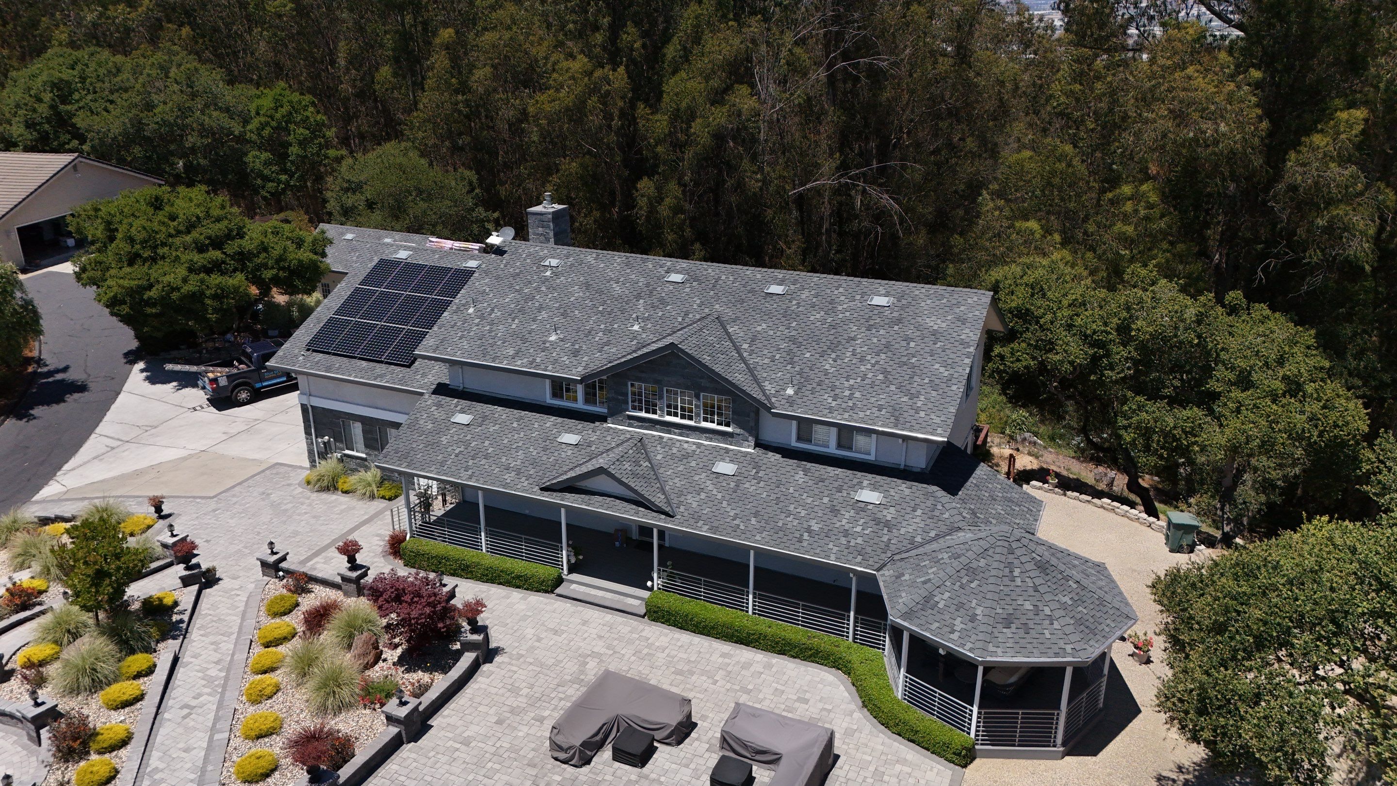 Owens Corning Woodmoor Shingles ridge line